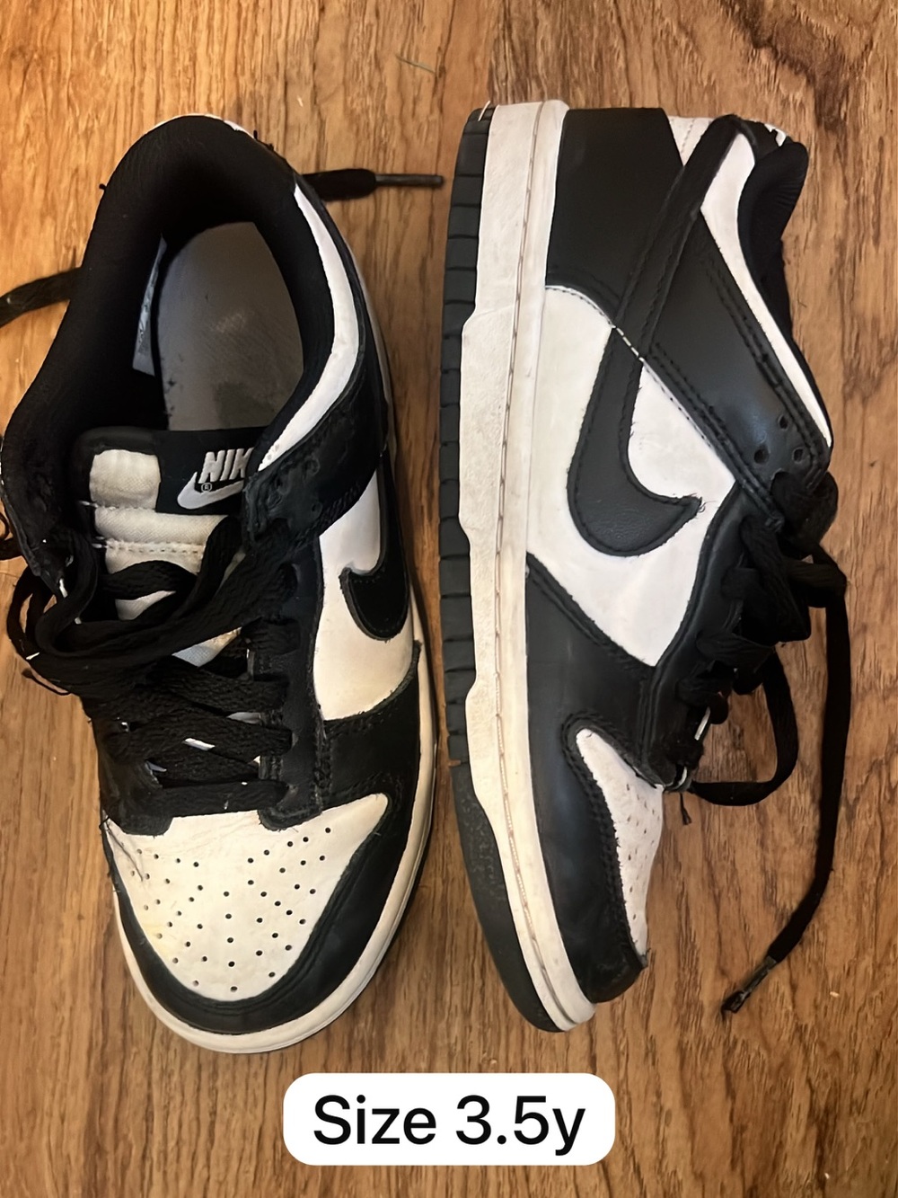 Nike Youth Low-Top Sneakers in Black and White